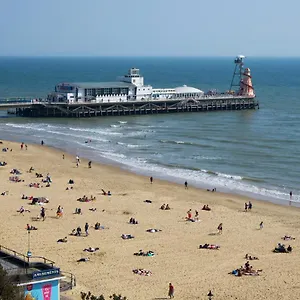 The Hideaway: Beachside Retreat With O2 Academy Access , Bournemouth United Kingdom