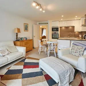 Host & - Riverrun , Whitby United Kingdom