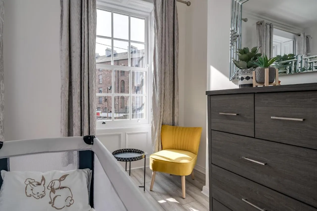 Central Belfast Apartments: Georgian House Apartment